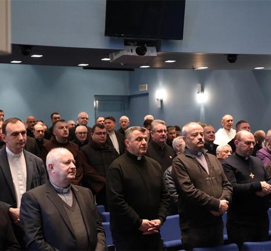 Predbožićni susret svećenika i redovnika s nadbiskupom Kutlešom